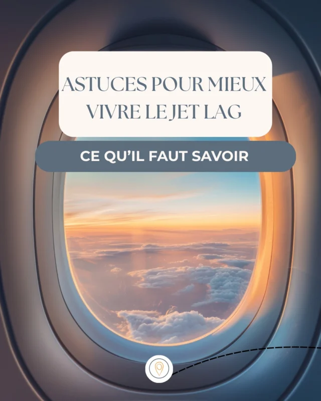 Le jet lag fait souvent partie des grandes appréhensions avant un voyage lointain.
Peur d’être épuisés dès l’arrivée, de perdre les premiers jours, de ne pas réussir à s'adapter rapidement ou de ne pas profiter pleinement du séjour.Le décalage horaire se prépare bien avant de monter dans l’avion. Adapter progressivement son rythme, s’exposer à la lumière au bon moment et accepter que le corps ait besoin de quelques jours d’ajustement change complètement l’expérience.Côté confort, quelques indispensables font toute la différence sur les vols long-courriers. De mon côté, je ne pars jamais sans mon trio favori ❤️
🎧 Casque anti-bruit
🛌 Oreiller-plaid : 2 indispensables en 1
😴Masque de nuit📲 Vous pouvez vous aider de l’application Timeshifter pour savoir quand dormir, s’exposer à la lumière ou limiter la caféine, selon votre destination et vos horaires de vol.💬 Vous partez loin et souhaitez être guidés dans votre organisation ?
💌 Écrivez-moi ou réservez votre appel découverteJe suis Célia, travel planner et créatrice de voyages sur mesure ✨🚘#travelplanner #organisationvoyage #itineraire #VoyageSurMesure #voyagecouple